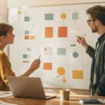 Une développeuse et un designer structurent une spécification logicielle avant l'implémentation